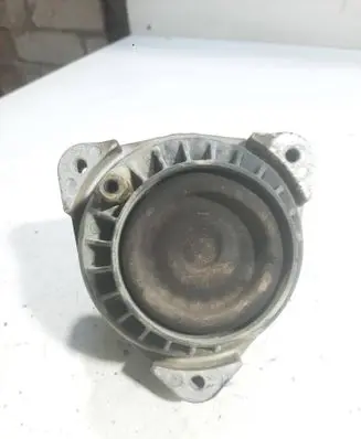 Engine mount bracket