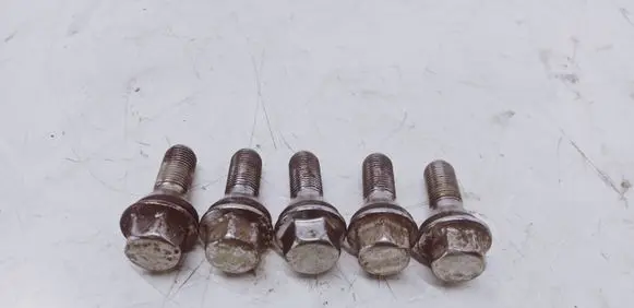 Volvo XC60 Nuts/bolts 