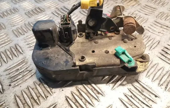 Chrysler 300 - 300C Front door lock