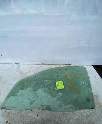 Ford Mondeo Mk III Front door window glass four-door 43R000020 DOT37M79AS2