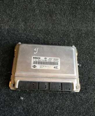 Nissan Almera N16 Engine control unit/module 0281010718