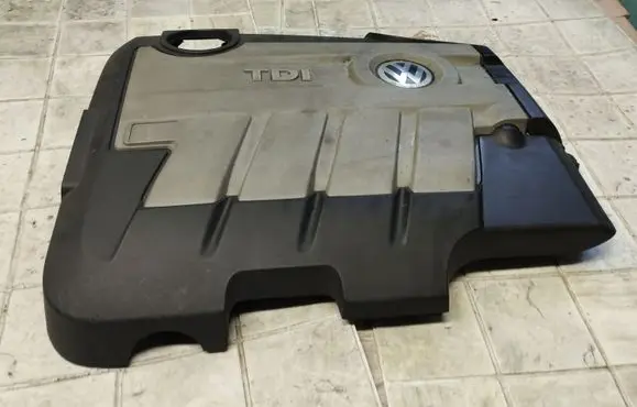Volkswagen Tiguan Engine cover (trim) 03L103925