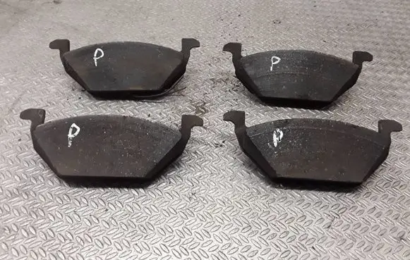 Volkswagen Golf V Brake pads (front)