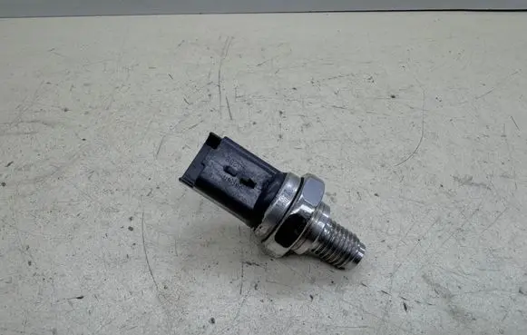 Renault Laguna III Fuel pressure sensor 5WS40208 KA51S01