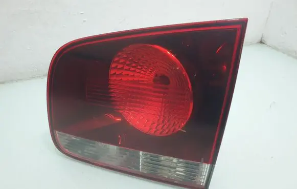 Volkswagen Touareg I Tailgate rear/tail lights