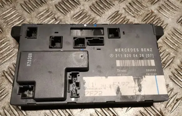 Mercedes-Benz E W211 Door control unit/module 2118200426