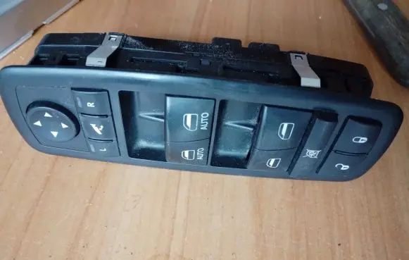 Jeep Grand Cherokee Electric window control switch 68030826AC