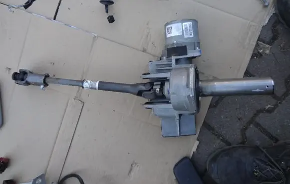 Opel Corsa D Steering wheel axle 13334989