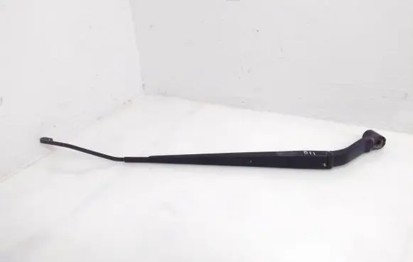 Nissan X-Trail T32 Front wiper blade arm F8459