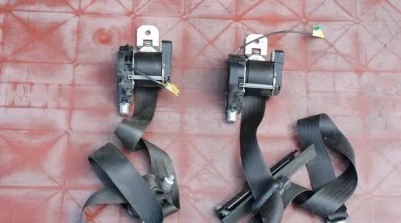Iveco Daily 4th gen Seat belt trim 120KM