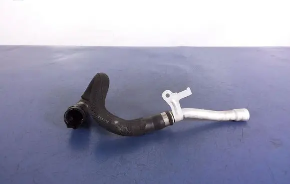 BMW 5 G30 G31 G38 Engine coolant pipe/hose 8602670