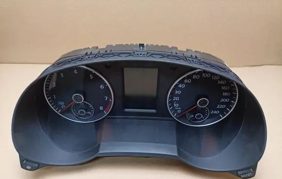 Volkswagen Sharan Speedometer (instrument cluster) 7N0920870D