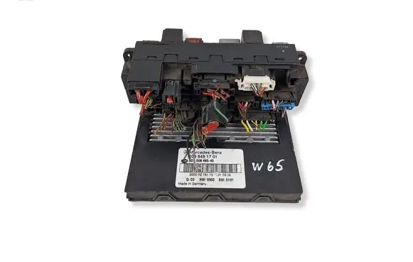 Mercedes-Benz C W203 Fuse module 2035451701 A2035451701