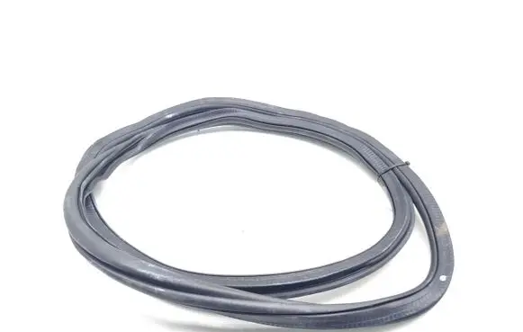 Rear door rubber seal (on body)