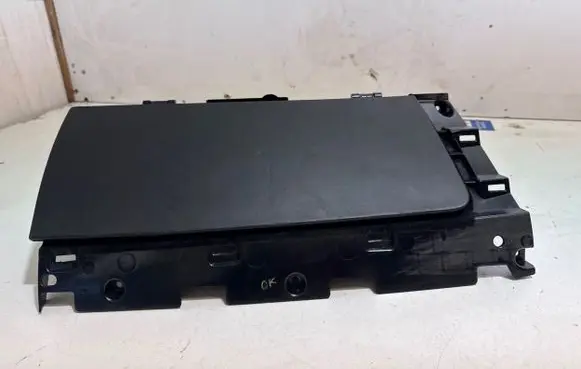 Tesla Model S Glove box 100229900C
