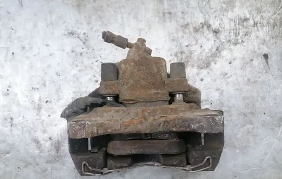 Volkswagen PASSAT B6 Front brake caliper