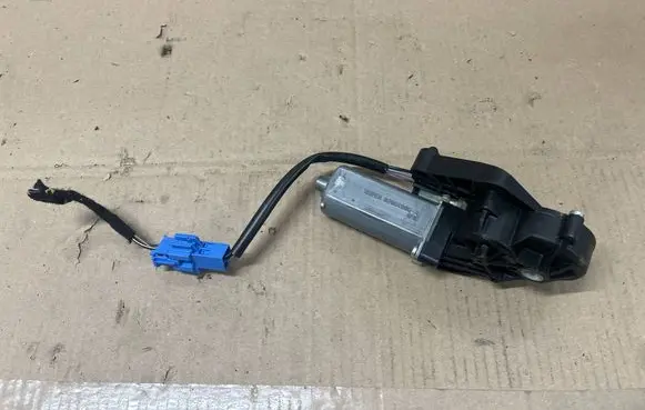 Mercedes-Benz GL X164 Seat adjustment motor 0390203206