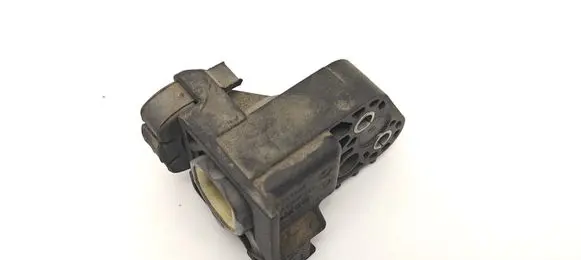 Alfa Romeo Giulia Radiator mount bracket 50541422