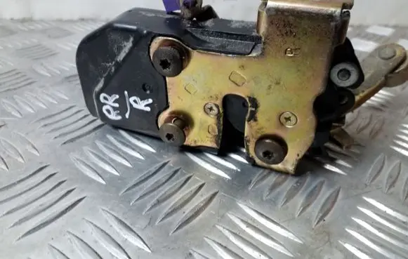Jeep Cherokee III KJ Front door lock