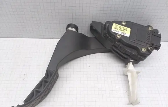 Volkswagen Golf IV Accelerator throttle pedal 1J1723503N 6PV00802610