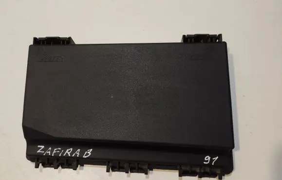 Opel Zafira B Fuse box cover 13125865 74338200