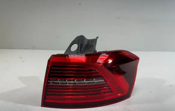 Volkswagen PASSAT B8 Rear/tail lights 