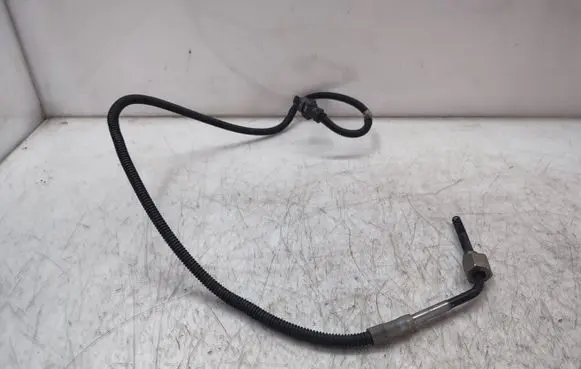 Mercedes-Benz CLA C117 X117 W117 Exhaust gas temperature sensor A0009057004