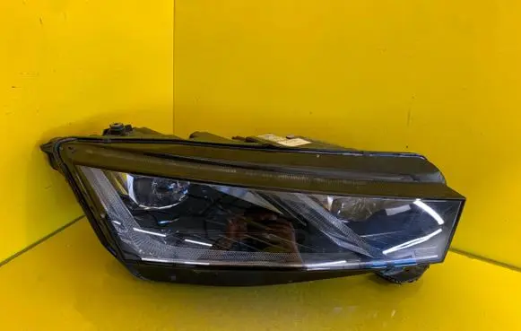 Skoda Octavia Mk4 Headlight/headlamp 5E4941016A