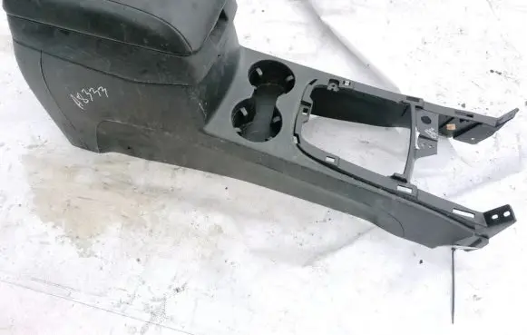 Hyundai Santa Fe Armrest 846812B000 84681-2B000
