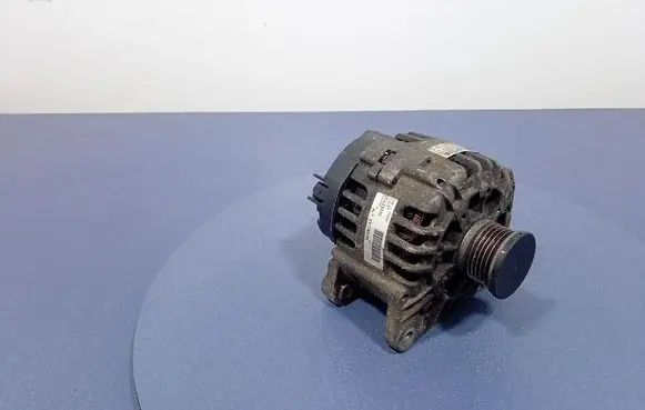 Opel Vivaro Generator/alternator 7711134316