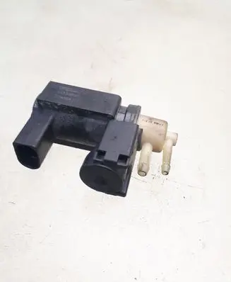 Vacuum valve