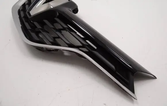 Renault Captur Front bumper upper radiator grill 623109707R