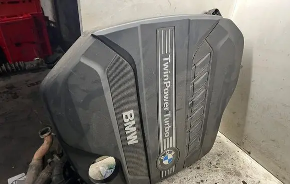 BMW X5 E70 Engine cover (trim) 15671610