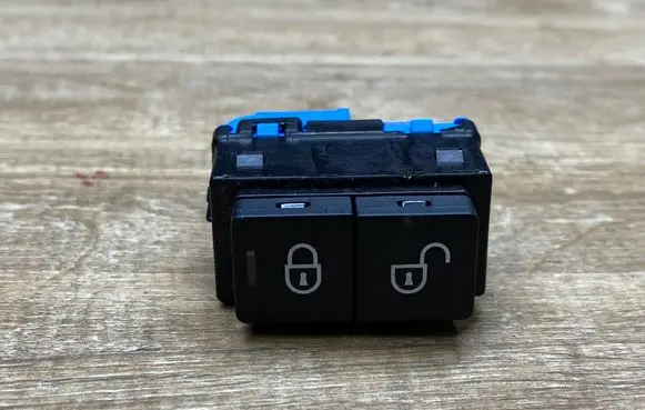 Land Rover Discovery 5 Central locking switch button CPLA14017AD 551062 P6RM10B