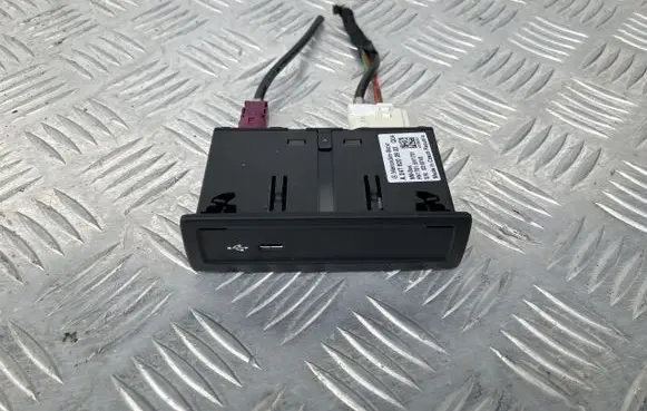 Mercedes-Benz B W247 USB socket connector A2478203902