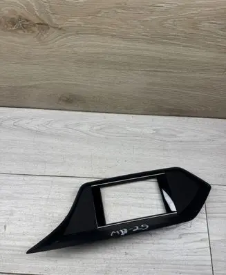 Mercedes-Benz E W212 Radio/GPS head unit trim A2126801336 9022709