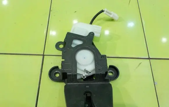 Honda Insight Tailgate exterior lock 