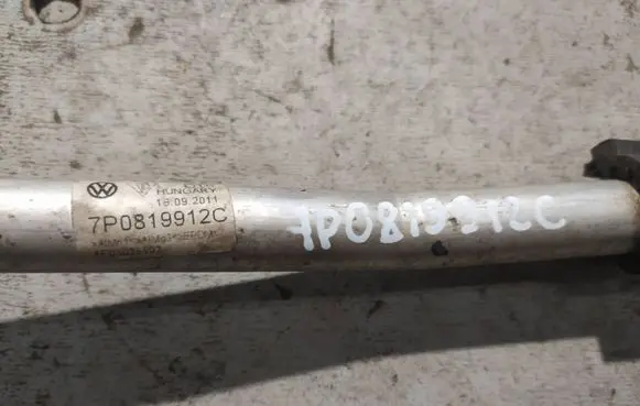 Volkswagen Touareg II Engine coolant pipe/hose 7P0819912C