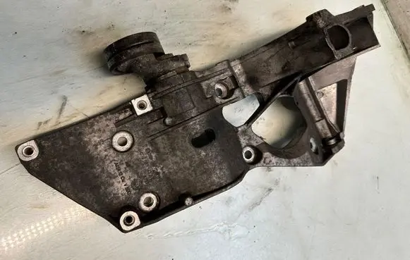 Volkswagen Polo Generator/alternator bracket 038903143AC