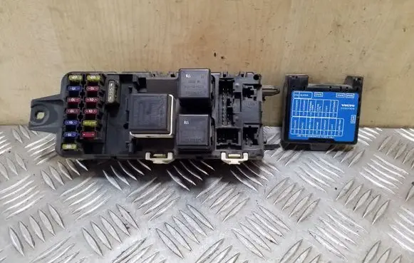 Volvo S40, V40 Fuse module 30807016