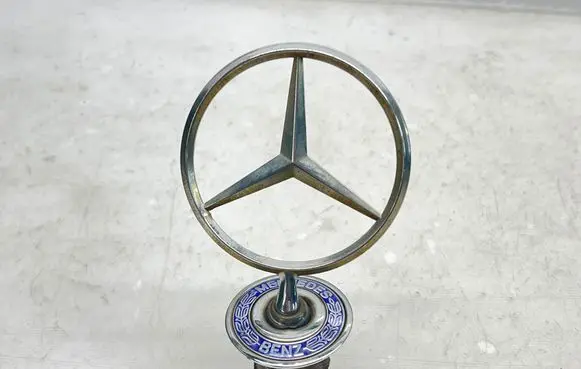 Mercedes-Benz E W211 Manufacturer badge logo/emblem