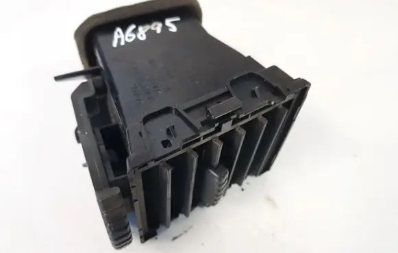 Nissan X-Trail T30 Dash center air vent grill