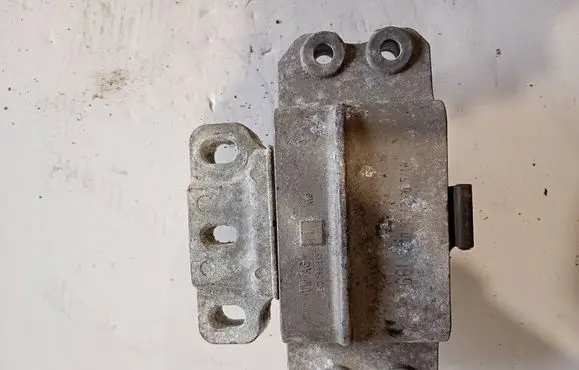Volkswagen PASSAT B7 Engine mount bracket 1K0199555AC