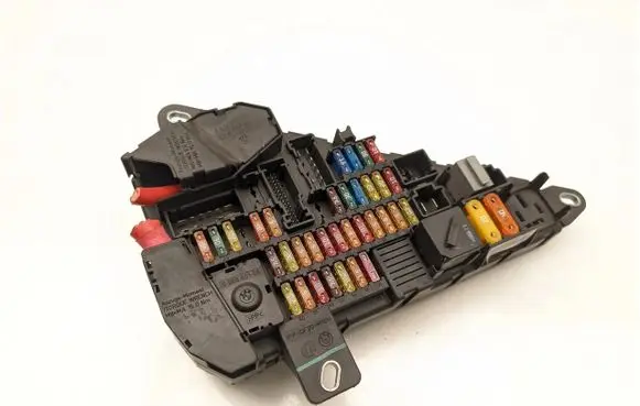 BMW 5 E60 E61 Fuse module 6906558