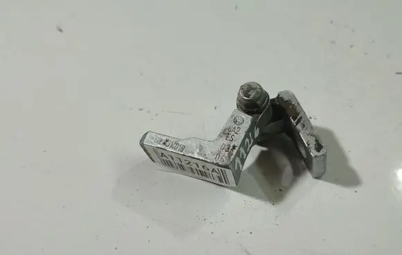 Volkswagen Polo IV 9N3 Front door upper hinge 