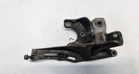 Subaru Legacy Engine mounting bracket 