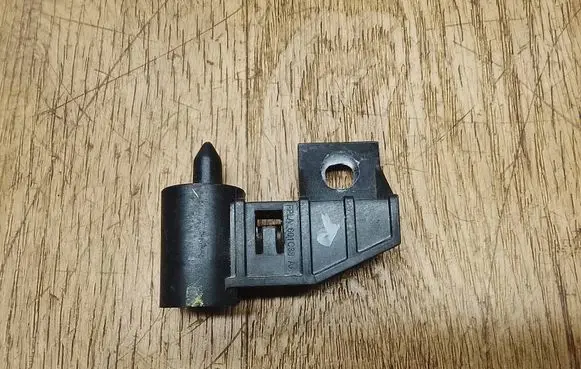Radiator mount bracket