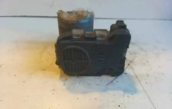 Volkswagen Golf V Throttle valve 03C133062A