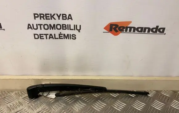 Rear wiper blade arm