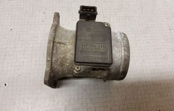 Audi A4 S4 B5 8D Mass air flow meter 037906461B